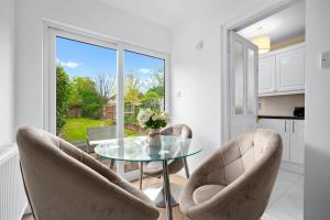 Stylish Four Bedroom House - Garden - Parking - Great Barr 110F