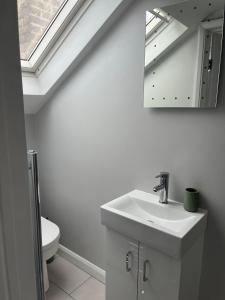 Lovely spacious home near station