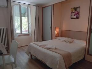 Hotels Hotel La Gravenne : photos des chambres