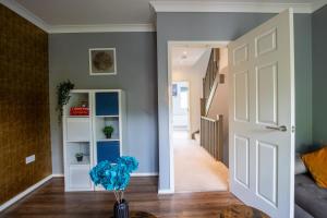 Cosy 3 Bed House Near City Centre with Free Parking - Family Friendly