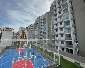 Apto con vista verde y aire acondicionado