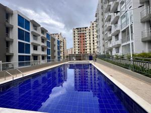 Apto con vista verde y aire acondicionado