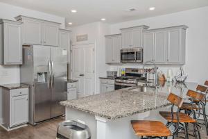 Golf Lovers 4BR with Course Access, Resort and More