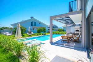 Plaja Yakın Lüks Villa