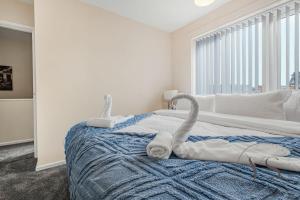3BR Family Home in Tipton - WiFi Netflix and Parking