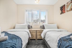 Modern 3BR Family Home in 14 Hempole Lane Near Dudley with Netflix, Wi-Fi & Free Parking