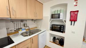 Cozy and Stylish Studio Apt just 800m from the beach - New on Booking!