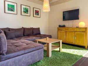 Ferienhaus Wiesengeflüster W3 - mit Fasssauna und Garten, 300 m zur Müritz