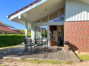 Ferienhaus Wiesengeflüster W3 - mit Fasssauna und Garten, 300 m zur Müritz