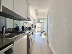 Studio corner unit in the heart of CBD