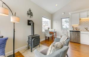 Scenic and Cozy Sweet Northern Comfort in Homer!