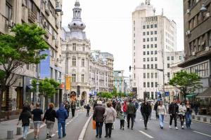 Enjoy a premium downtown apartment in a BRAND-NEW ART DECO BUILDING! Free parking!