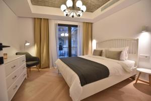 Enjoy a premium downtown apartment in a BRAND-NEW ART DECO BUILDING! Free parking!