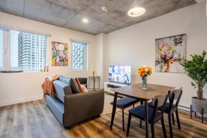 Stylish 1BDR Apartment in the Heart of DT MTL ZW2