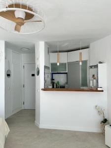 Apartment Perla Blanca mit Pool und Meerblick