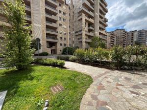 Apartment mit 2 Schlafzimmern und Terrasse