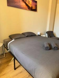 Hype-Center Balcony 3BR AC Near Tram for6 guests