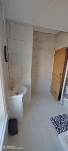 Church View house,2bed,brighouse central location