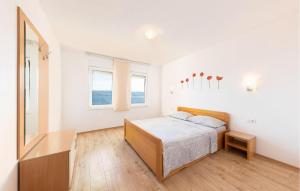 Stunning Apartment In Duce With Wifi 