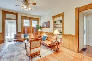 Walk to Medina Public Square 1880 Historic Home