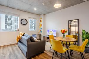 Modern 1BR in downtown ZW1