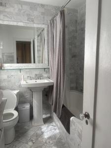 Hollywood Bungalow One with Patio!