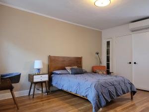 Beautiful Bungalow Five in Hollywood!