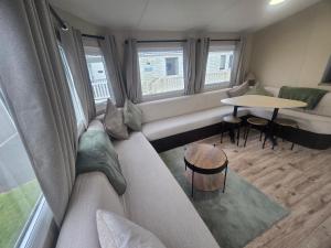 12a Mill View 4 Bed Static Caravan Marton Mere