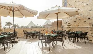 Night Pyramids Inn Hotel