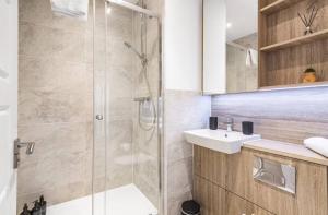 Luxury 5 bed Apt Maidstone with Free Parking