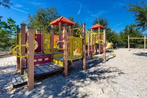 Chic Villa with Fashionista BR, Theater & Game Loft