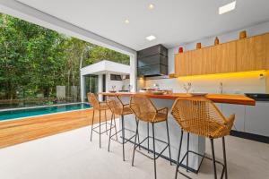 Casa moderna praia da Riviera para 13 pessoas 4 suítes climatizada