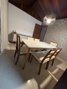 Casa com mesa de bilhar no Guarujá