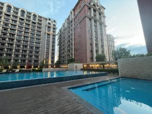 Monarch Park-suites Condominium