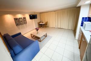 Spacious, standard with beach access & wifi!