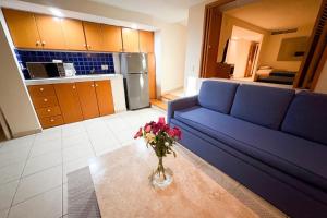 Spacious, standard with beach access & wifi!