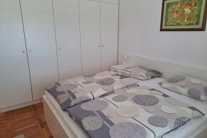 Apartments and rooms by the sea Palit, Rab - 24303