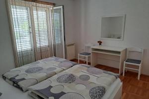Apartments and rooms by the sea Palit, Rab - 24303