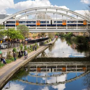 1BR Loft Apartment - LIVERPOOL STREET Sleeps 6 - The Simpsons Themed