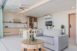 Seaview Beachfront Villa 3