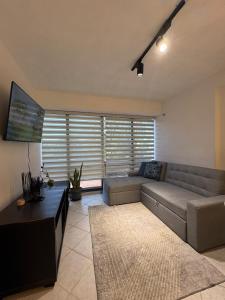 Hospedaje con respaldo de Luz, equipado con Piscina Excelente ubicación