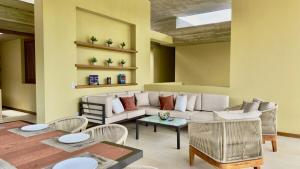 Stunning Waterfront Lake and Pool House