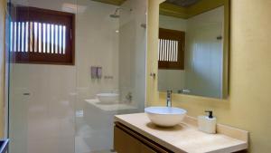 Stunning Waterfront Lake and Pool House