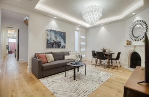 Stunning 5-bedrooms Townhouse in an Paddington