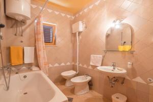 Apartments Saulan - One Bedroom Apartment with Balcony and Sea View Molunat