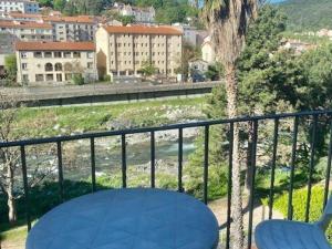 Appartement F3 confortable avec balcon et WIFI à Amélie-les-Bains - FR-1-703-212