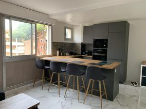 Beau T2 à Hyères avec Parking - FR-1-335-206