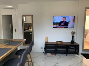 Beau T2 à Hyères avec Parking - FR-1-335-206