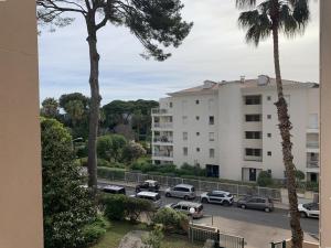 Beau T2 à Hyères avec Parking - FR-1-335-206