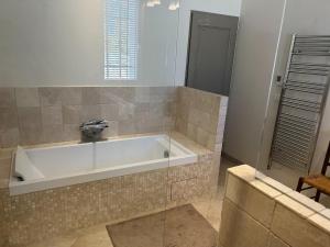 Maisons de vacances Villa in Provence with Private Pool : photos des chambres